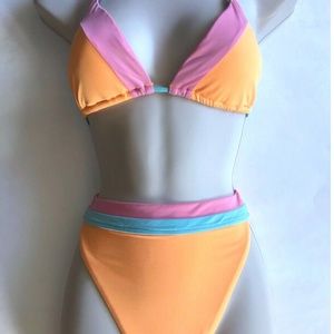 🔥HOST PICK🔥 NEW  Splice Triangle Bikini Top & High Cut Bottom Set